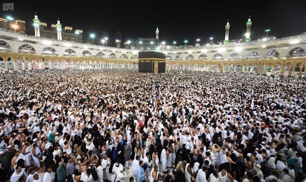 بالصور.. أكثر من مليوني مصل في ختمة القرآن بالمسجد الحرام ليلة 29 رمضان