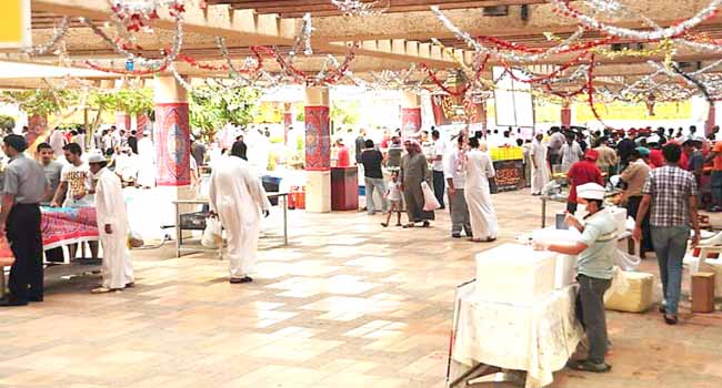 بسطات رمضان تجذب الزوار لسوق الشفا في ينبع