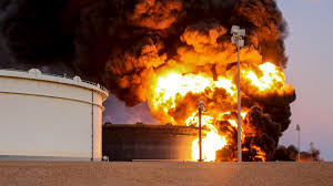 انهيار صهريج لتخزين النفط اشتعلت فيه النار ليومين بليبيا