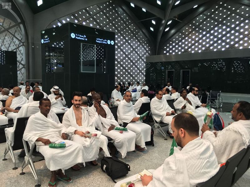 بالصور.. قطار الحرمين ينقل 800 مسافر في 4 رحلات بين مكة والمدينة اليوم