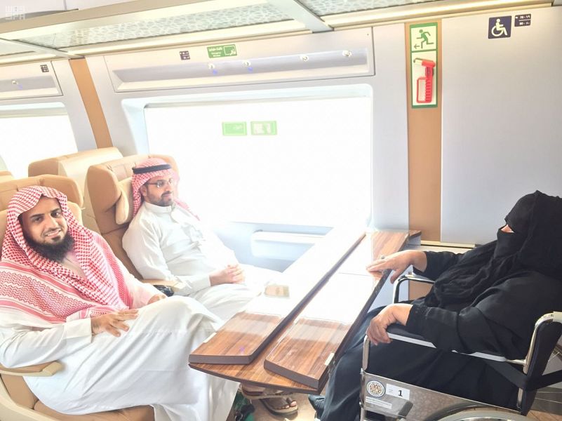 بالصور.. قطار الحرمين ينقل 800 مسافر في 4 رحلات بين مكة