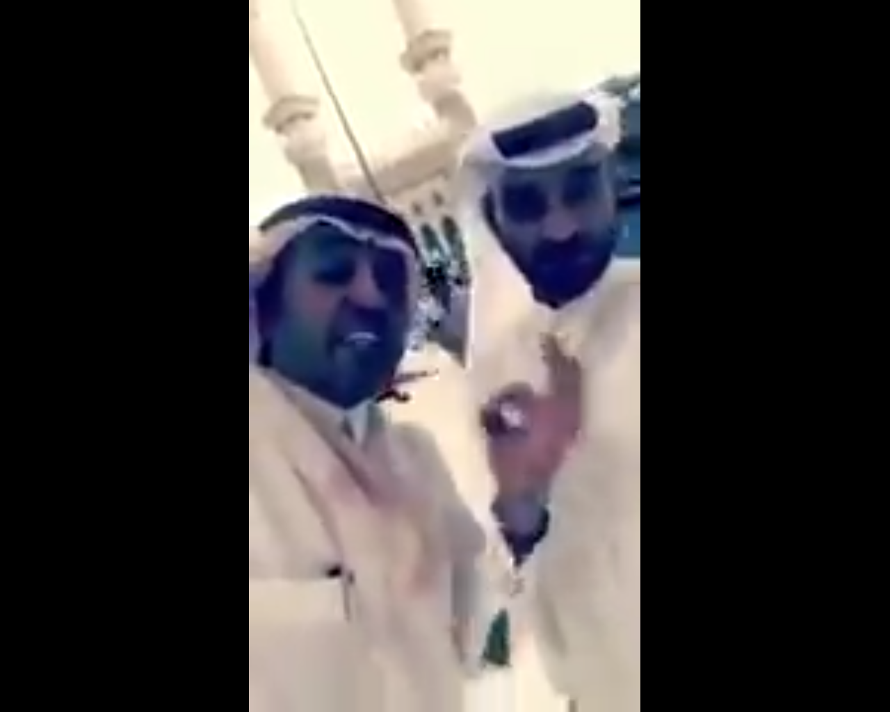 شاهد.. قطري يكشف زيف الحمدين‬⁩: وصلت إلى مكة من قطر