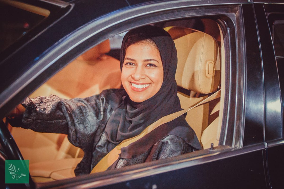 بالفيديو والصور.. المرأة السعودية تتجول بالسيارة بعد السماح لها بالقيادة