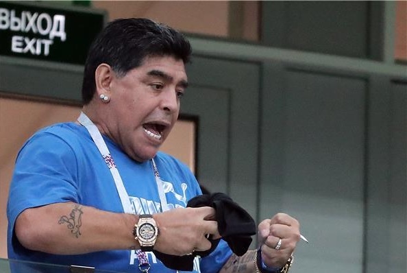 مارادونا يبكي بعد مباراة الأرجنتين وكرواتيا