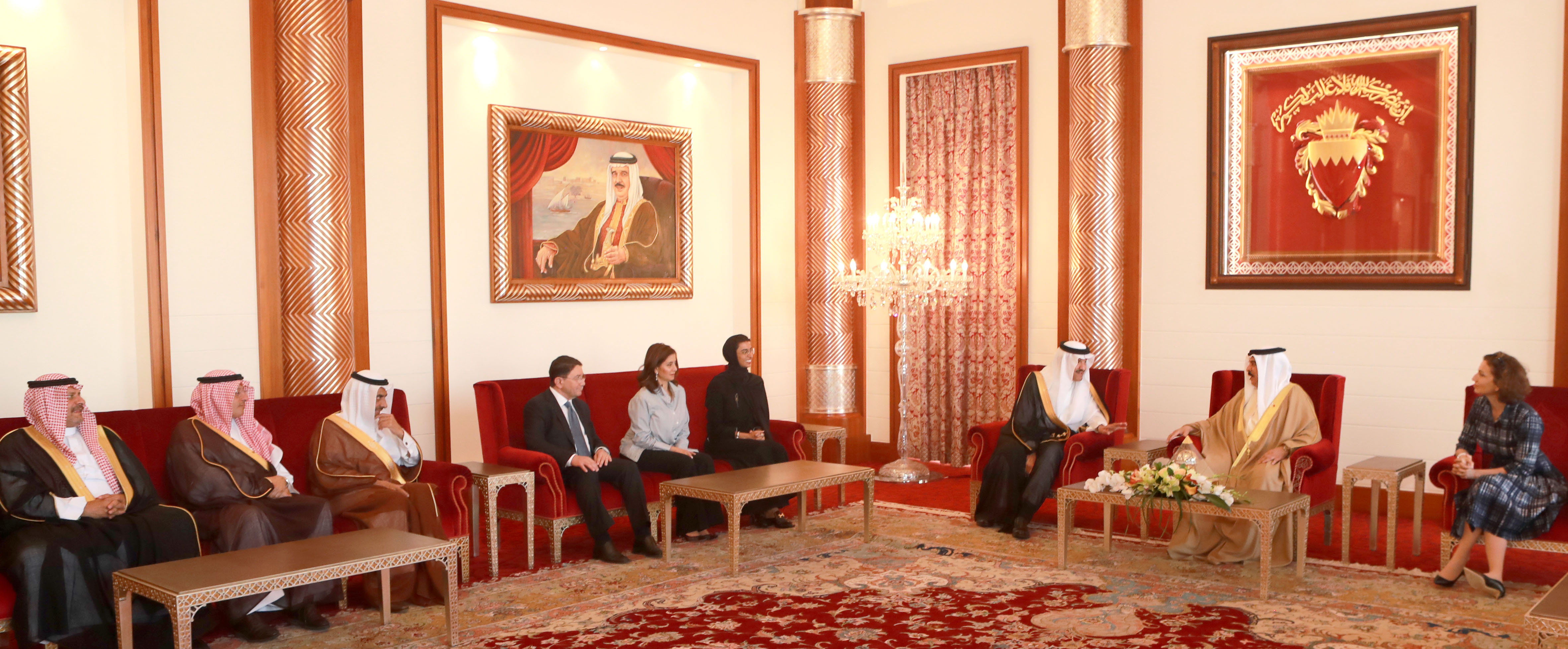 ملك البحرين يستقبل سلطان بن سلمان في قصر الصافرية
