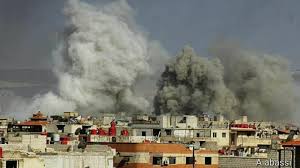 قوات النظام السوري تحرق منازل اللاجئين الفلسطينيين بمخيم اليرموك