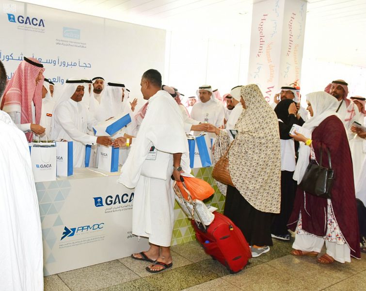 بالصور.. مطار الملك عبدالعزيز يستقبل أول رحلة لحجاج بيت الله الحرام