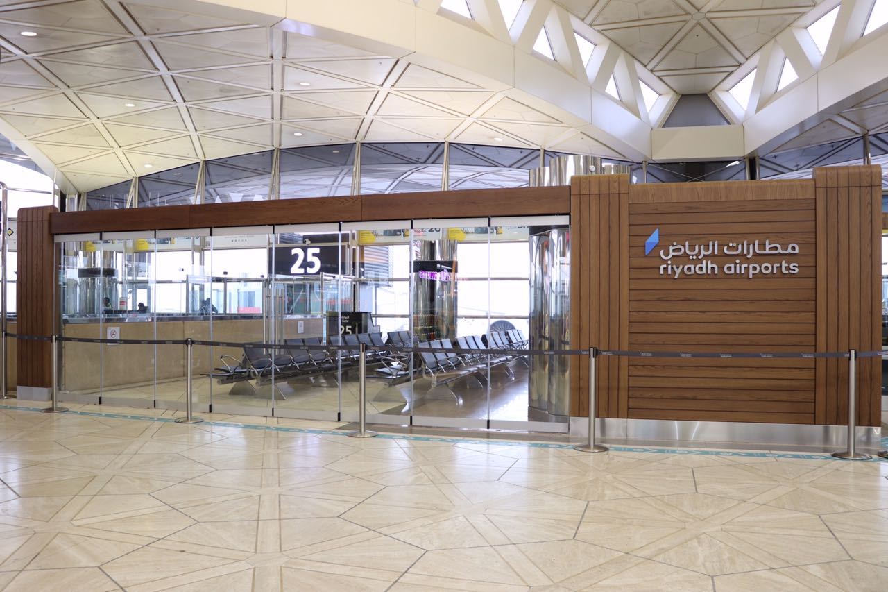 مطارات الرياض تدشن البوابات الجديدة لرحلات السفر إلى أمريكا وبريطانيا وكندا
