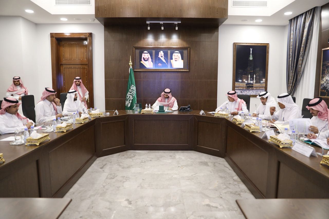 نائب أمير مكة يستعرض أعمال وقف الملك عبدالعزيز لعين العزيزية