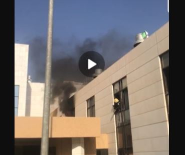 بالفيديو.. السيطرة على حريق بغرفة الولادة في مستشفى رفحاء