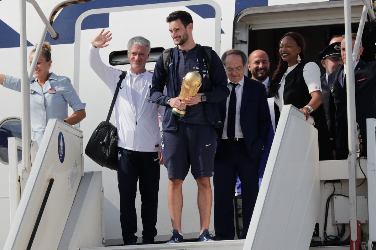 بالفيديو والصور .. استقبال حار لمنتخب فرنسا بعد تتويجه بـ كأس العالم