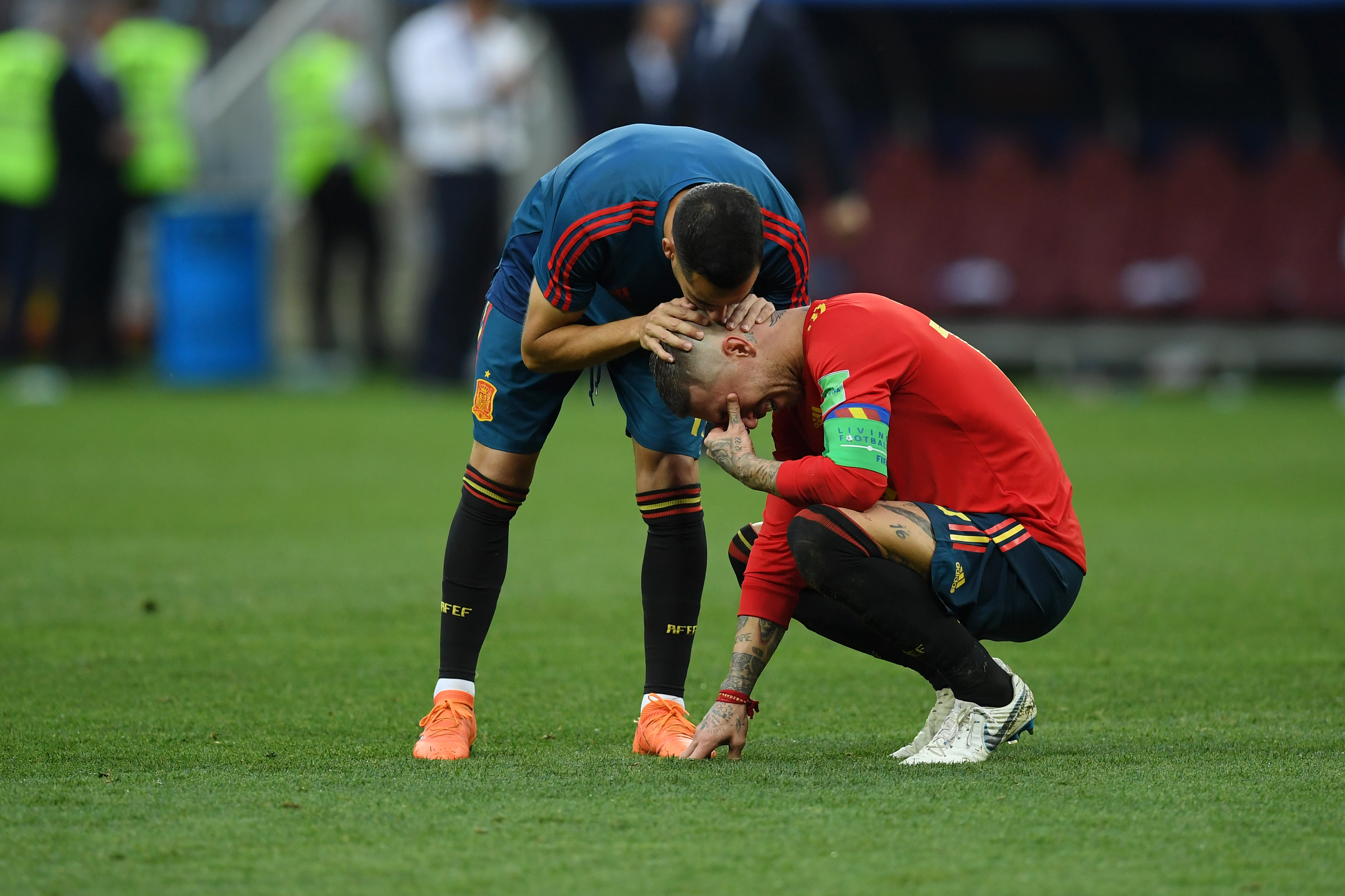 كيف تفاعلت جماهير ليفربول مع بكاء Sergio Ramos ؟
