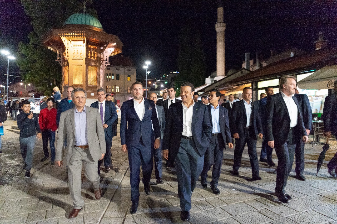 بالصور.. الرئيس البوسني يتولى الإرشاد السياحي لسلطان بن سلمان في سراييفو