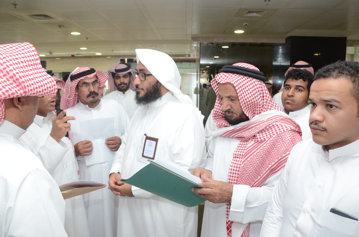 بالصور.. جامعة الإمام تستقبل المراجعين عبر مركز خدمات القبول