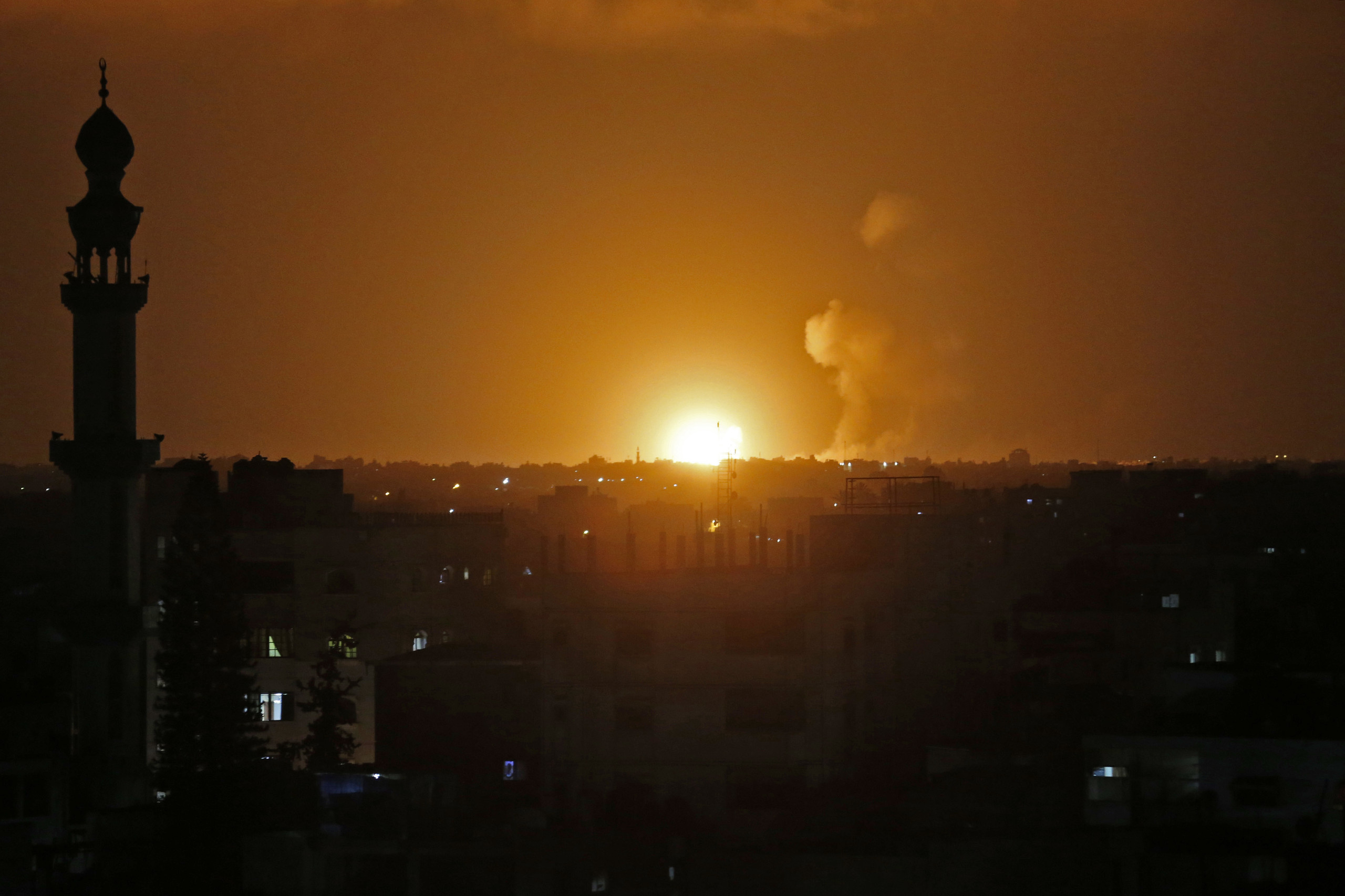 غزة تشتعل.. استشهاد 6 فلسطينيين ونتنياهو يقطع زيارته الخارجية