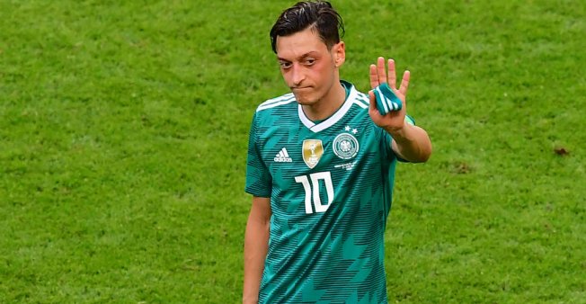 Mesut Ozil .. هل يُدمر اعتزاله الدولي منتخب ألمانيا؟