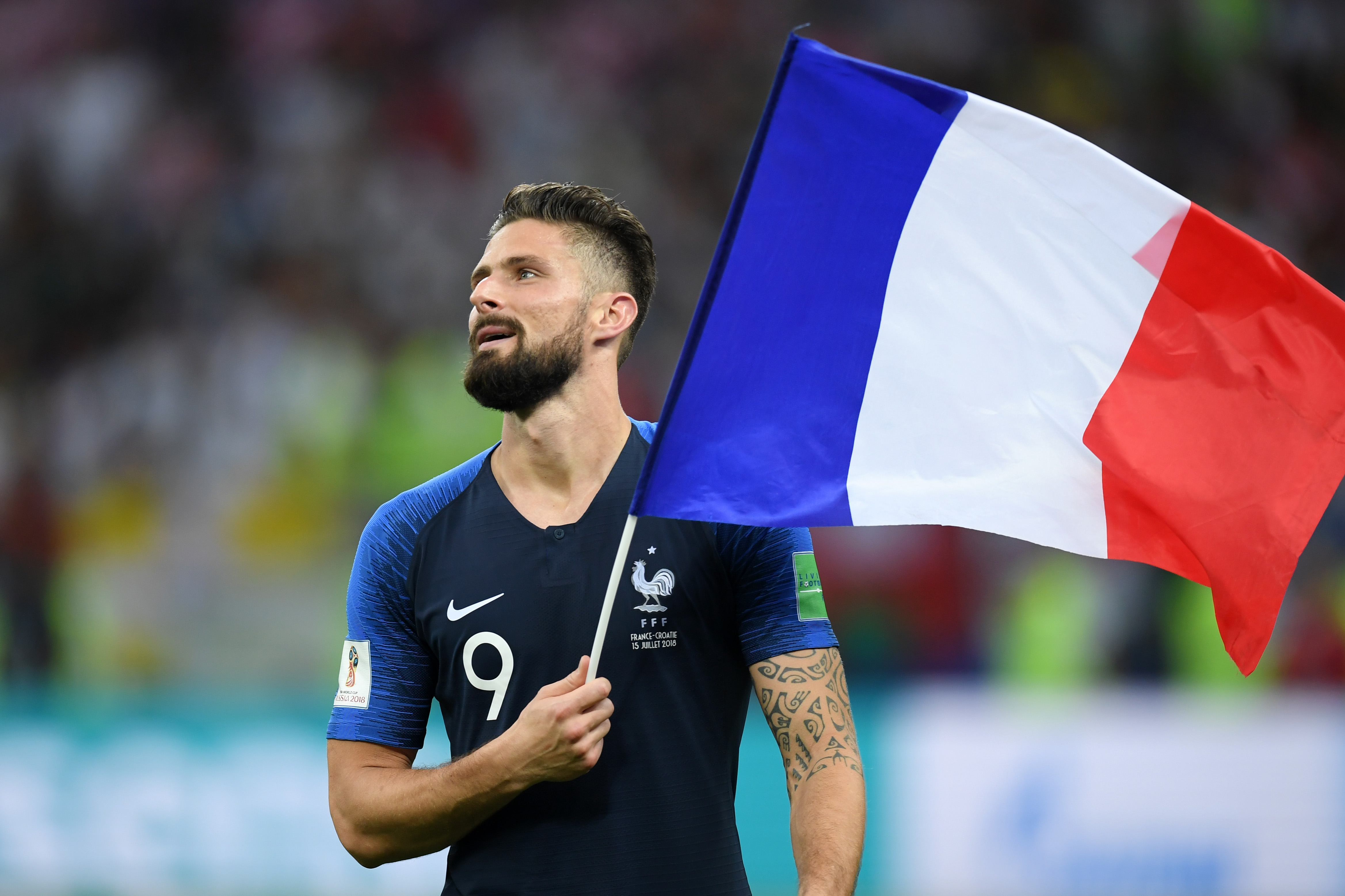 شاهد .. NEW LOOK غريب من مهاجم منتخب فرنسا بعد الفوز بـ مونديال 2018