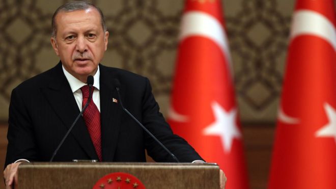بلومبيرغ: أردوغان يثير اشمئزاز العالم بسياساته السلطوية الجديدة