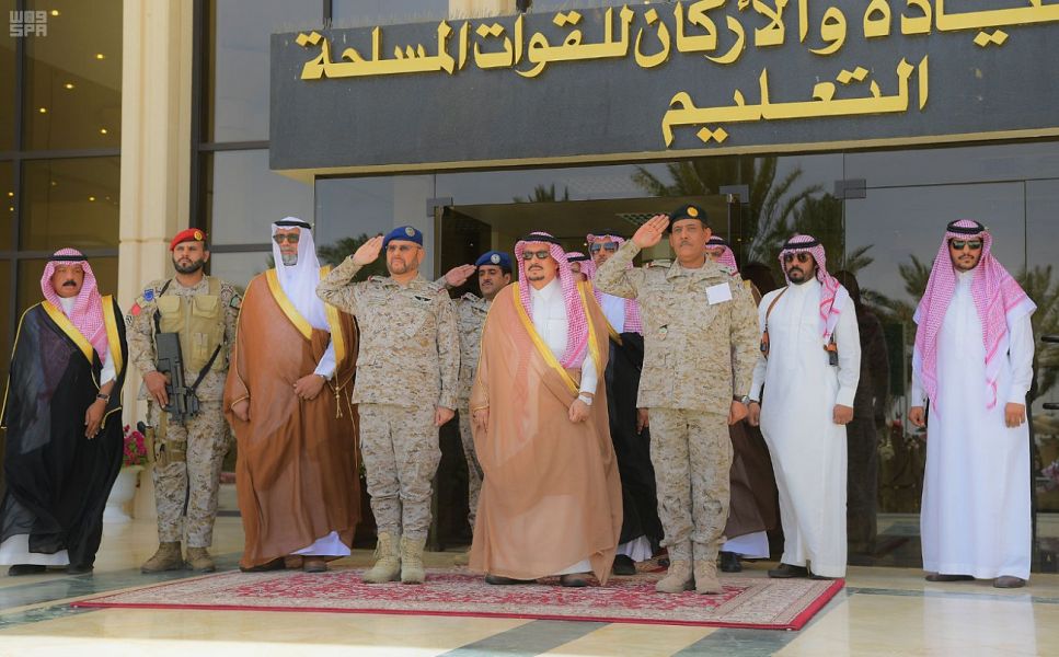 بالصور.. أمير الرياض يرعى حفل تخريج دورة الحرب التاسعة ودورة القيادة والأركان 44