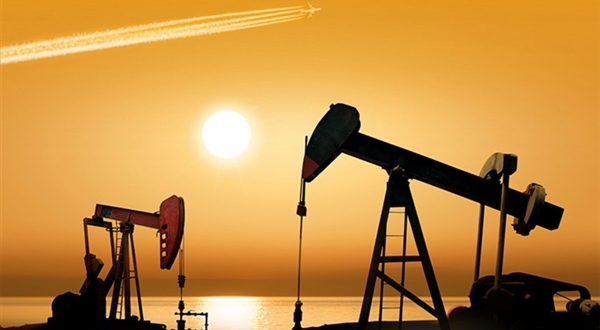 صورة النفط يهوي لقاع 3 أشهر مع تنامي مخاوف الطلب