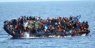 غرق قارب يحمل 160 مهاجرًا