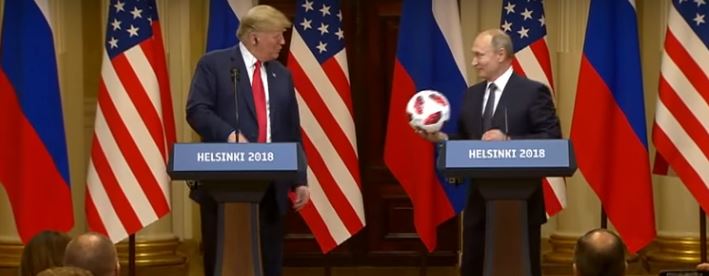 بوتين يهدي ترامب كرة سوريا  ويمازحه: في ملعبكم الآن