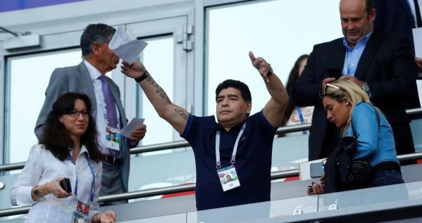 مارادونا يُساند النمور قبل مباراة كولومبيا ضد إنجلترا