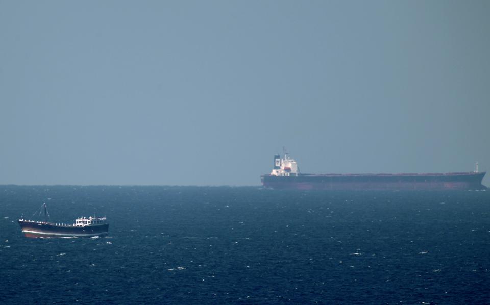 رويترز: سفينة تتعرض لهجوم في خليج عدن