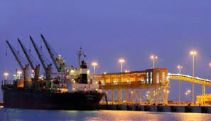 ميناء ينبع التجاري يحقق رقماً قياسياً في مناولة البضائع