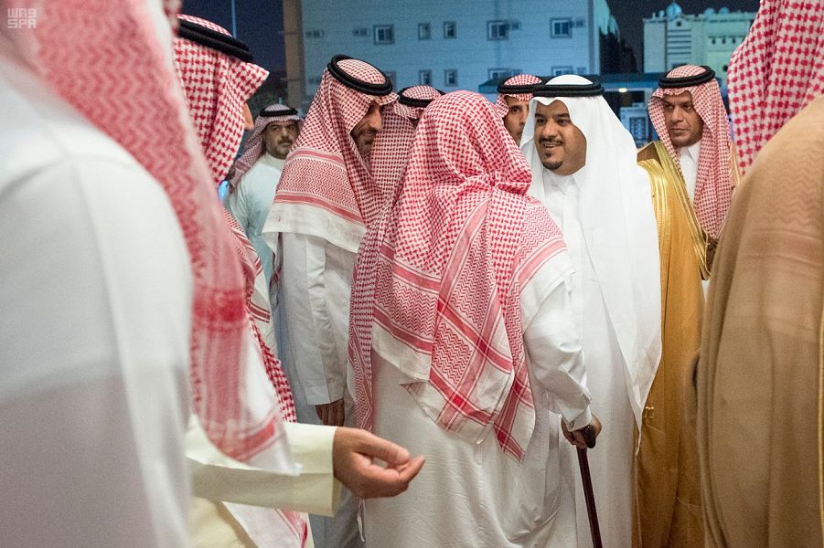 أمير الرياض بالنيابة يقدم واجب العزاء في وفاة حجاب بن نحيت