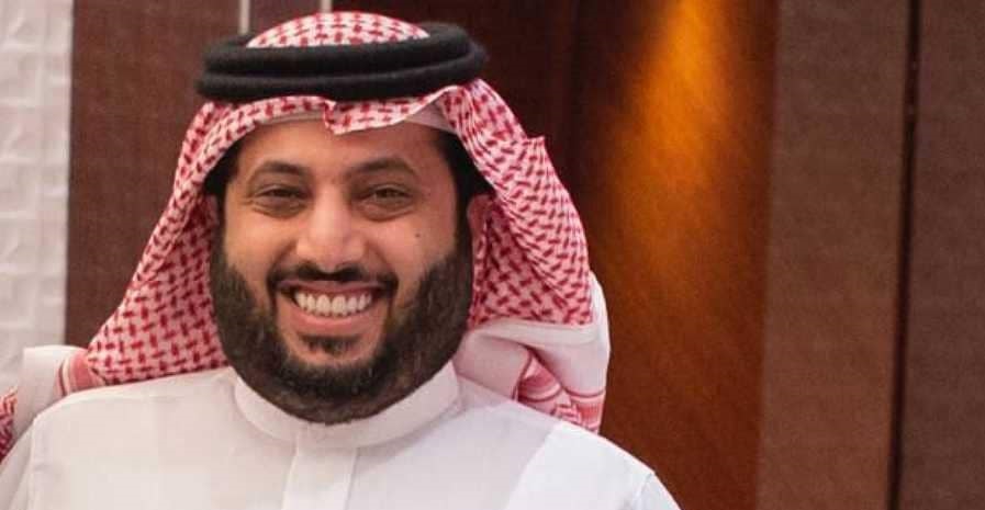 آل الشيخ غاضب من النقل والتعليق في مباراة الأهلي والتعاون ويعد بوقفة
