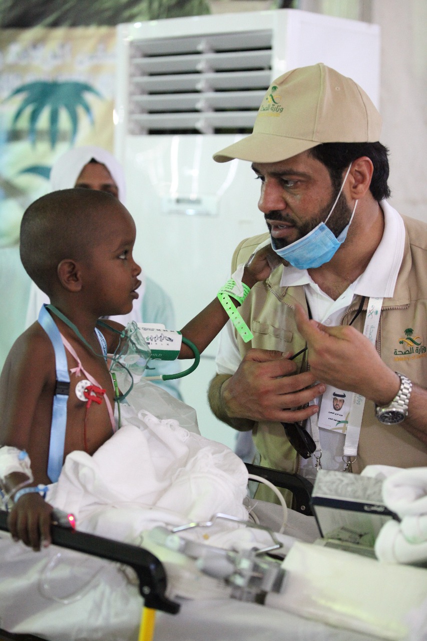 الصحة تستضيف طفلًا صوماليًّا عمره 4 سنوات برفقة والديه