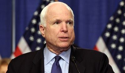 بالفيديو والصور.. John Mccain جون ماكين في حراسة الشرطة للمرة الأخيرة