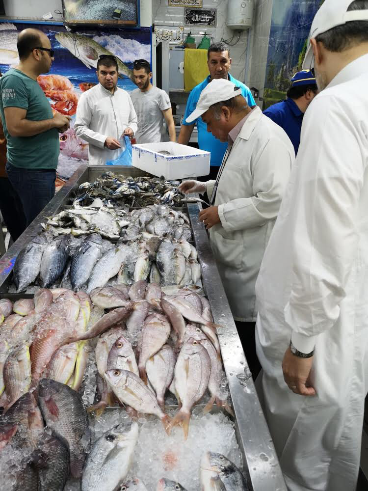 بالصور.. جمبري وأسماك فاسدة بالسوق المركزي في مكة