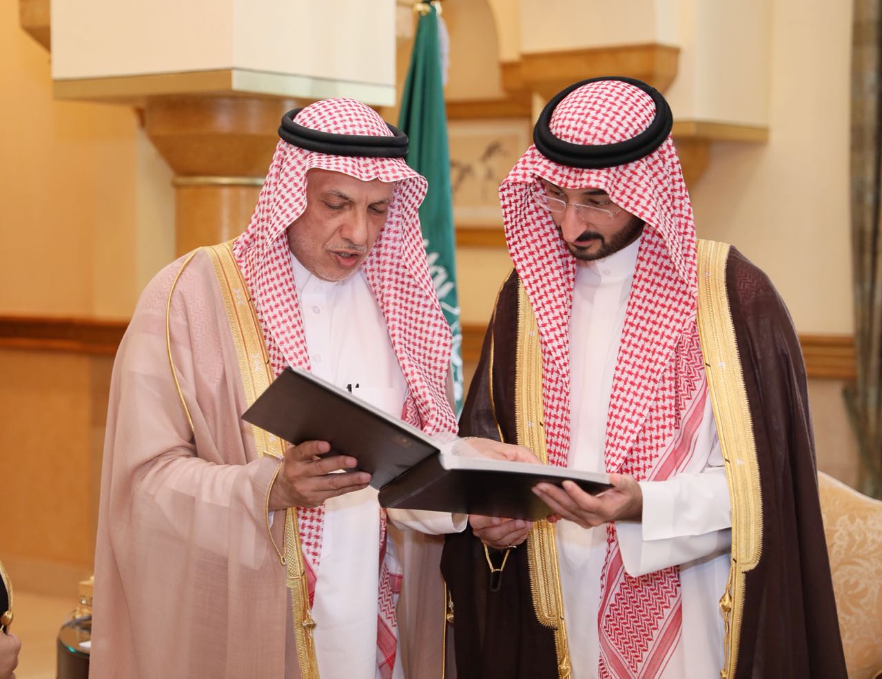 عبدالله بن بندر يستعرض استعدادات البريد السعودي لخدمة ضيوف الرحمن