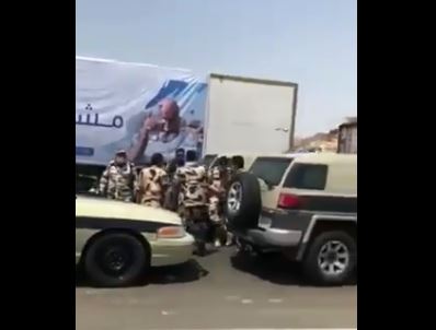 الفيصل يوجه بالتحقيق في مزاعم نقل حافلات جمعية خيرية لحومًا فاسدة