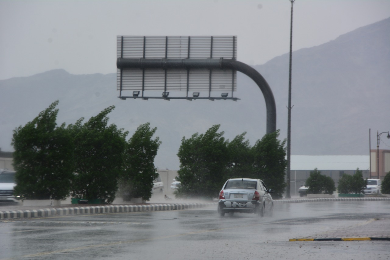 الأرصاد: هطول أمطار رعدية ورياح نشطة على 11 منطقة