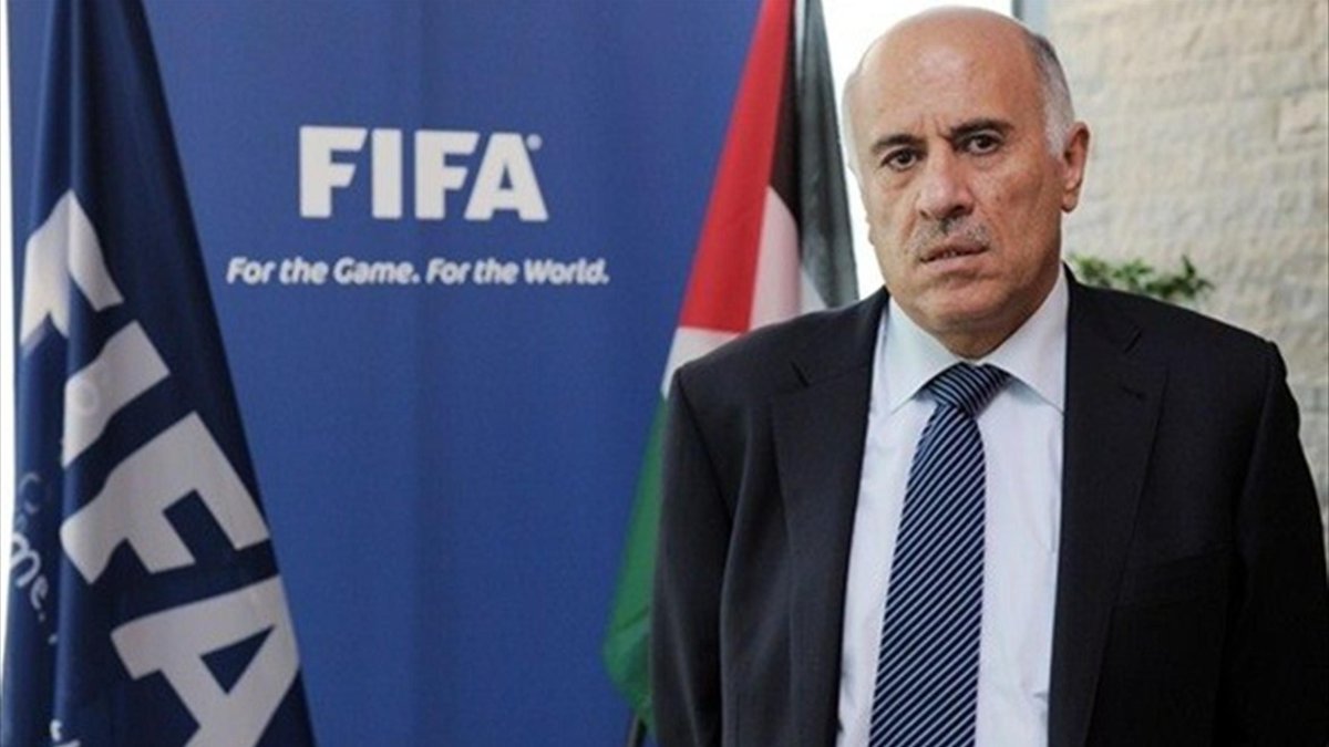 فيفا يُعاقب رئيس اتحاد فلسطين للقدم بالإيقاف .. إليك السبب