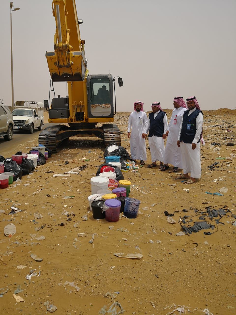 بالصور.. ضبط ومصادرة وإتلاف 355 كيلو معسل مجهول المصدر في جازان