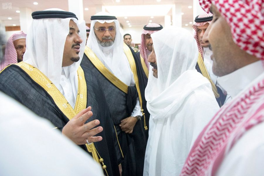 أمير الرياض بالنيابة ينقل تعازي القيادة لأسرة الشهيد الشيباني