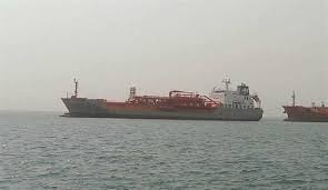 التحالف العربي يصدر تصاريح الدخول لسفينتين للتوجه لميناء الحديدة
