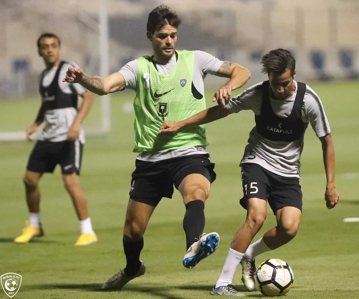 في حضور الجابر.. الهلال يستعد لمواجهة الشباب العماني