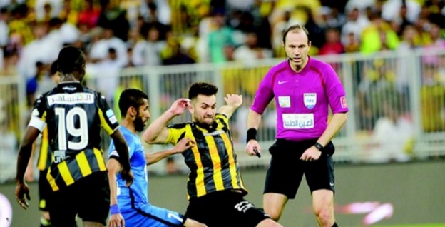 السوبر السعودي .. الهلال يسعى للثنائية والاتحاد يحلم باللقب الأول