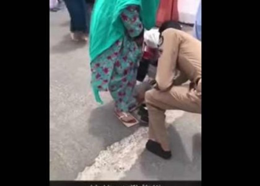 بالفيديو.. الفيصل يوجه رسالة لرجل أمن خلع حذاءه لحاجة مُسنة