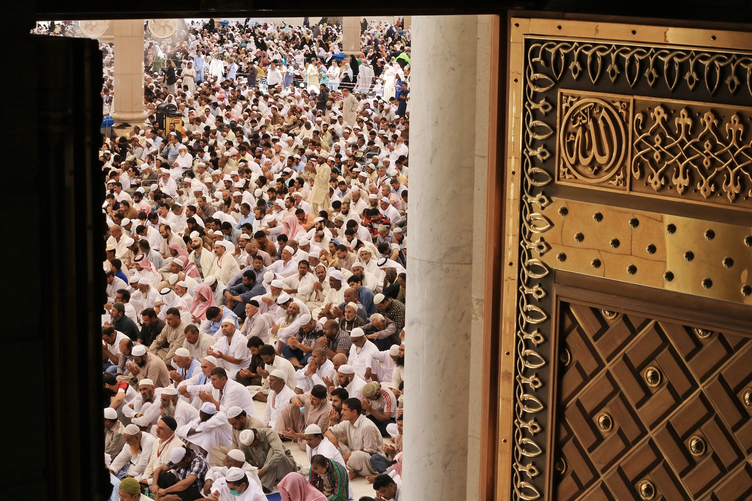 خطيب المسجد النبوي: أقبح المكاسب المحرمة استغلال الوظيفة