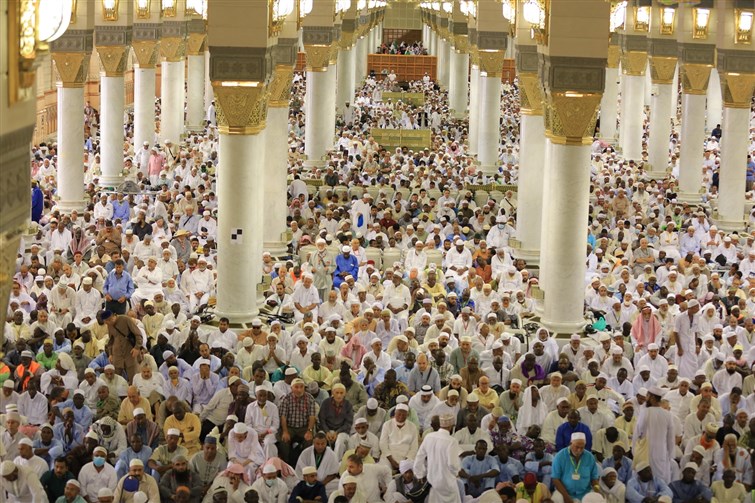 الشيخ الحذيفي يحذر في خطبة الجمعة من مبطلات الطاعات في رمضان