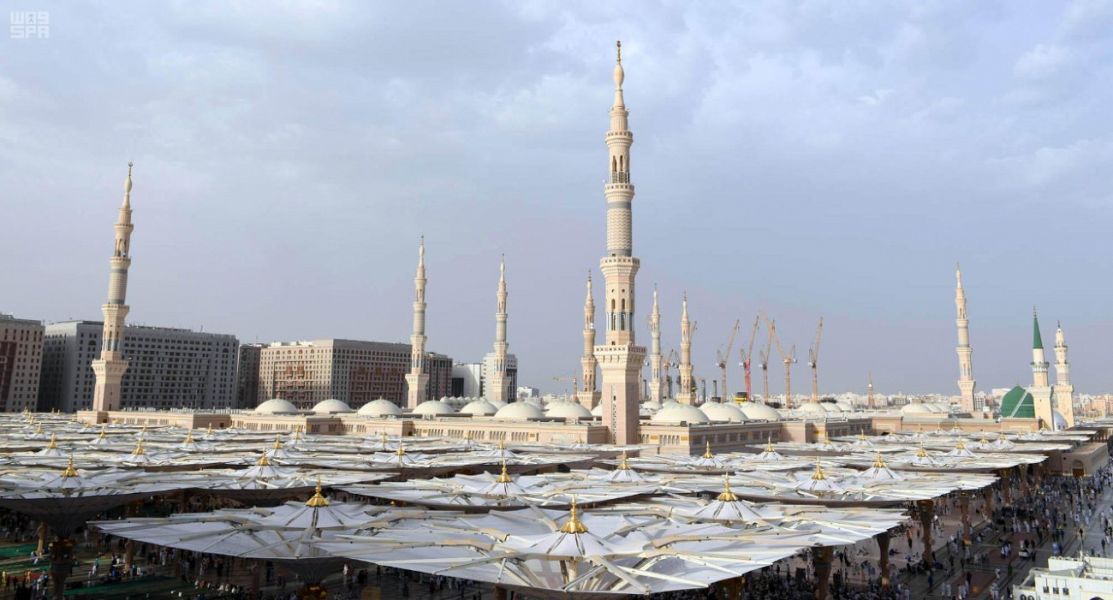رفع مباسط سوق المناخة تمهيدًا لبدء تبليط الساحات الغربية للمسجد النبوي