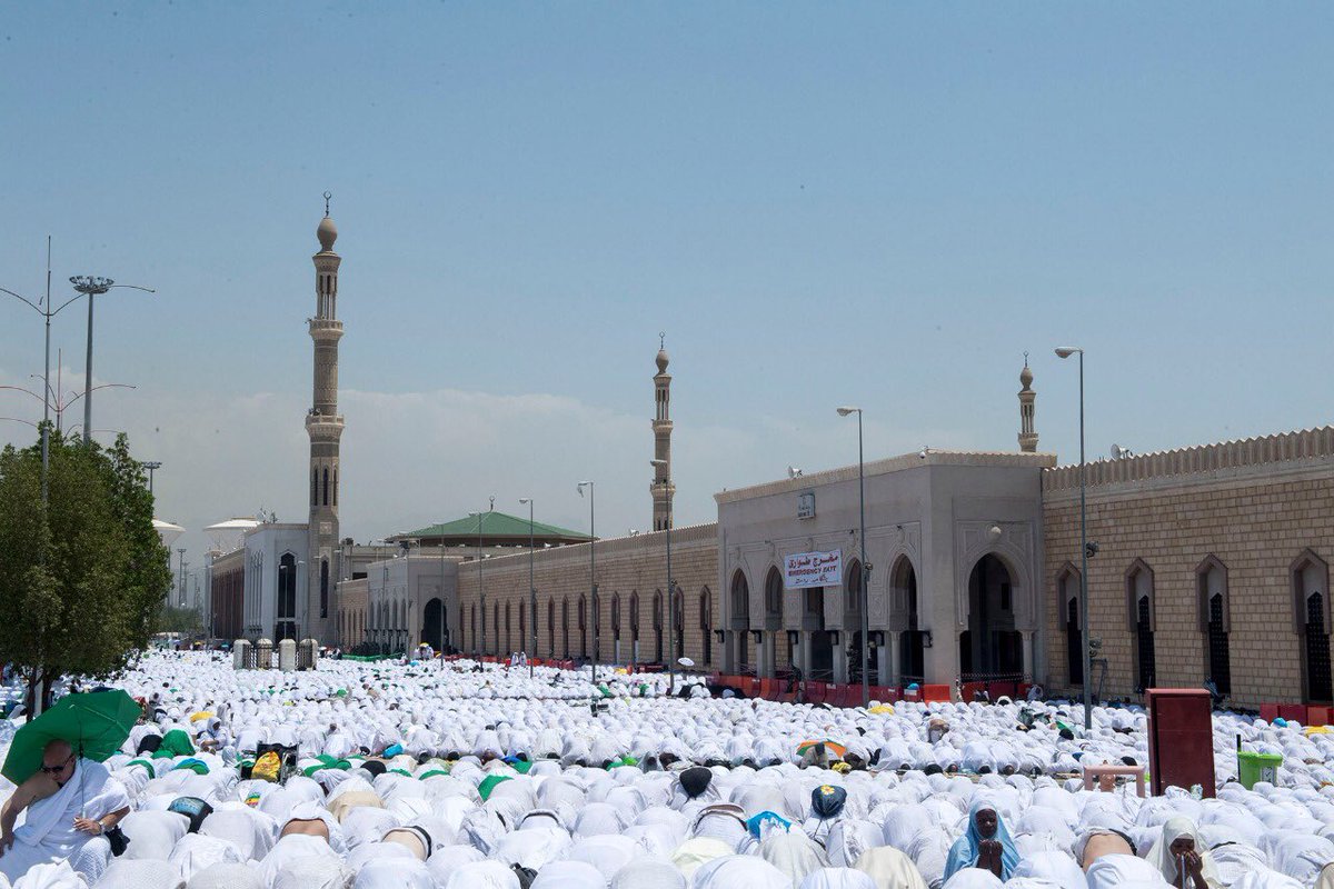 خطيب عرفة .. عَلمٌ يفرض اسمه على الألسن والأقلام