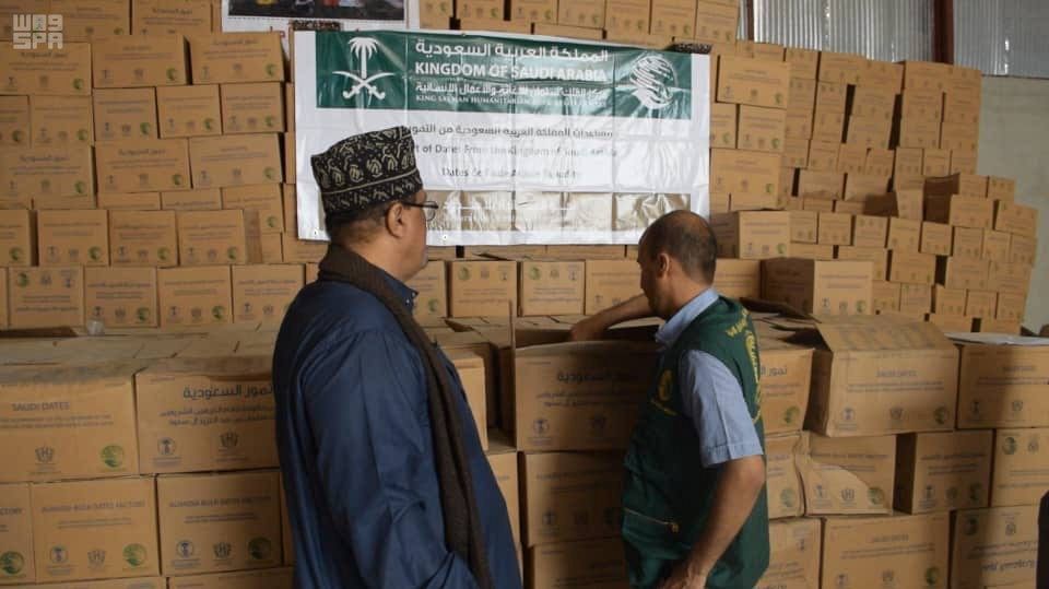 200 طن من التمور هدية من المملكة إلى اليمن
