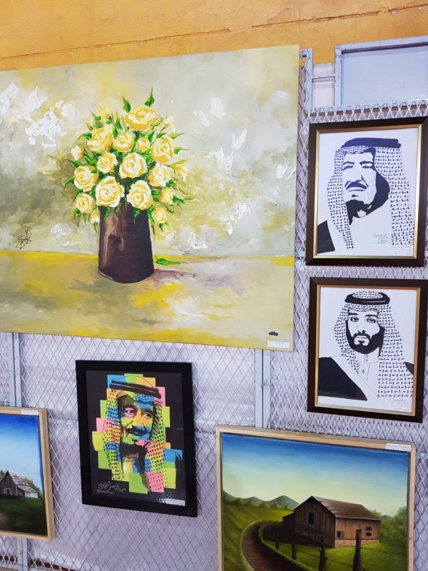 بالصور.. 40 فنانا وفنانة يبدعون بمعرض كنز رغدان في الباحة